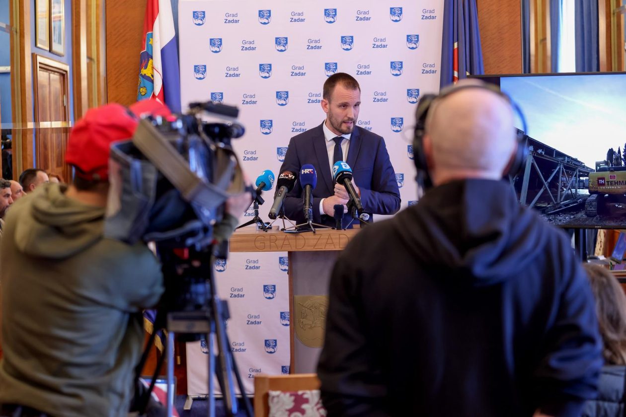 Zadar: Konferencija za novinare u Maloj vijećnici Grada Zadra