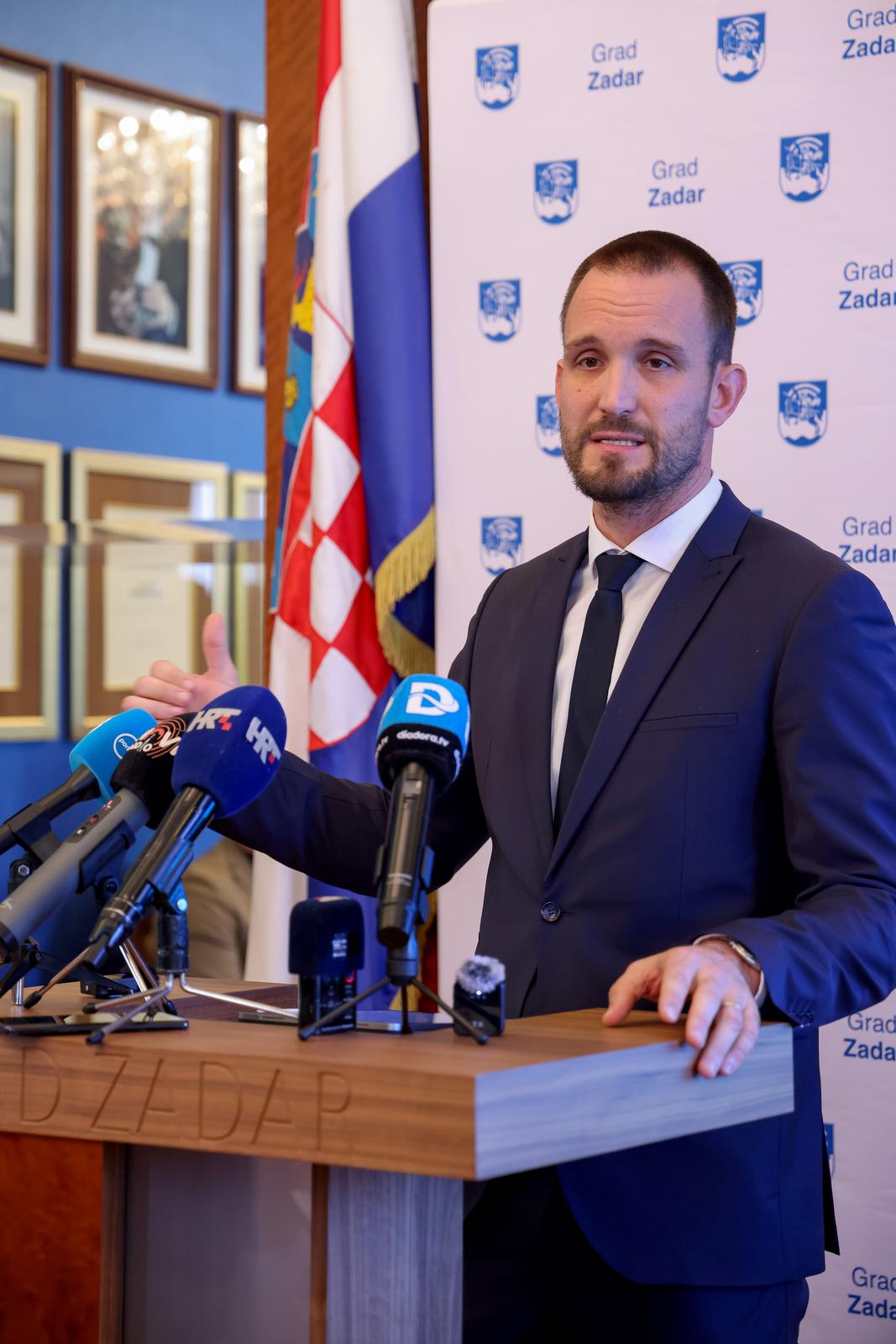 Zadar: Konferencija za novinare u Maloj vijećnici Grada Zadra