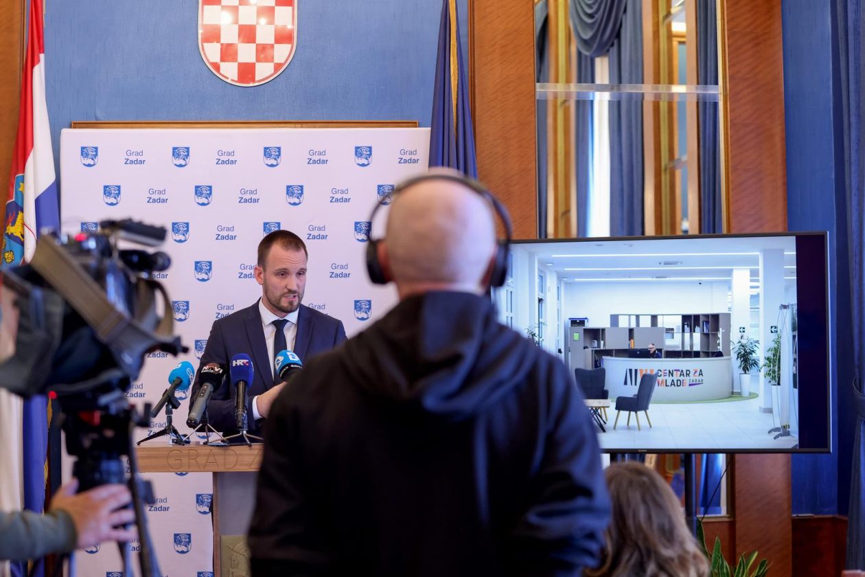 Zadar: Konferencija za novinare u Maloj vijećnici Grada Zadra