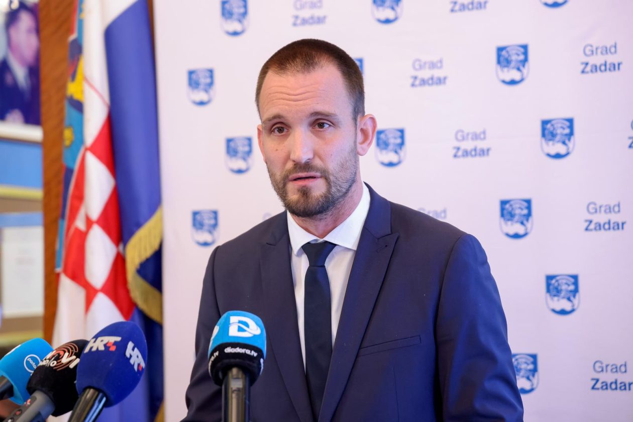 Zadar: Konferencija za novinare u Maloj vijećnici Grada Zadra