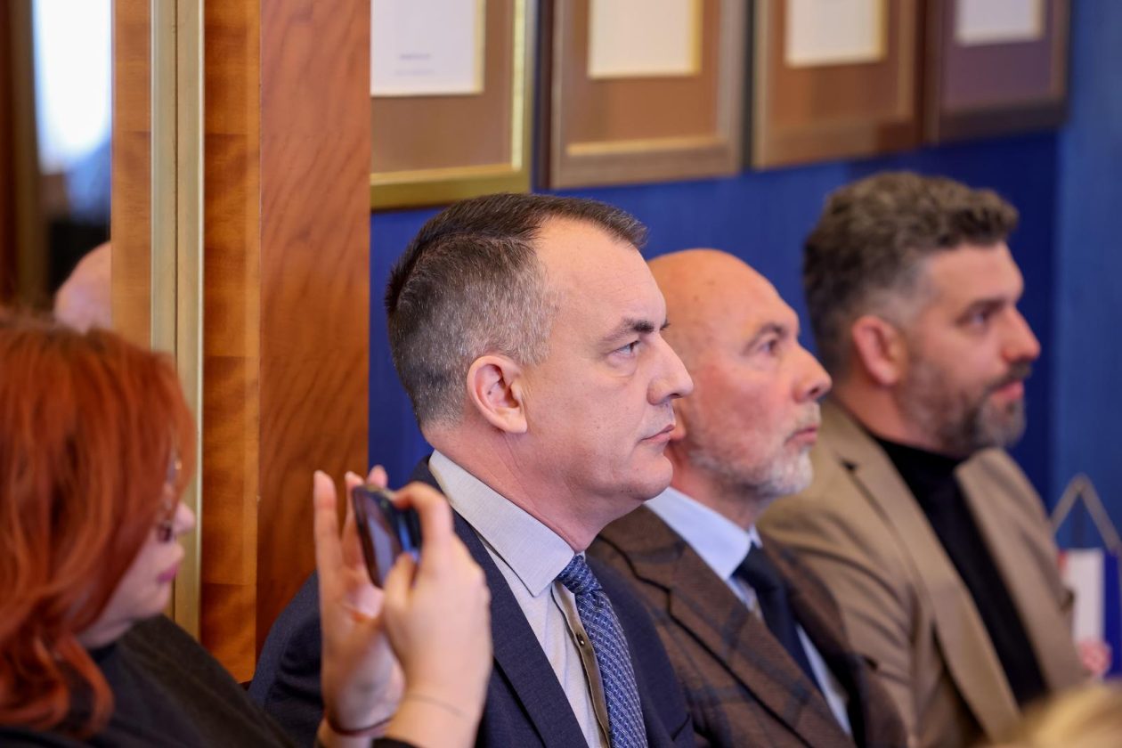 Zadar: Konferencija za novinare u Maloj vijećnici Grada Zadra