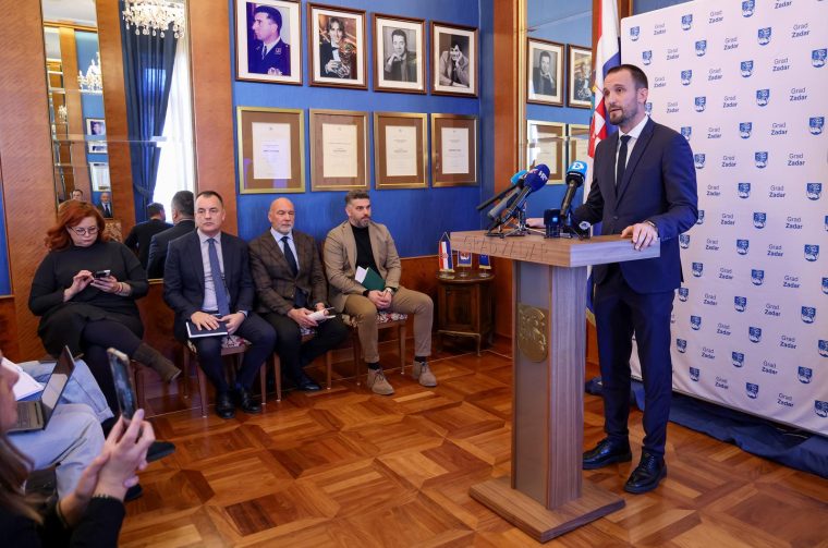 Zadar: Konferencija za novinare u Maloj vijećnici Grada Zadra