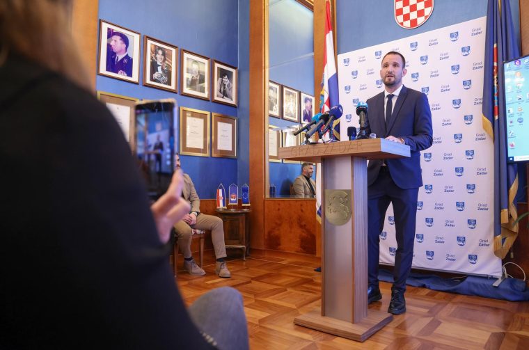 Zadar: Konferencija za novinare u Maloj vijećnici Grada Zadra