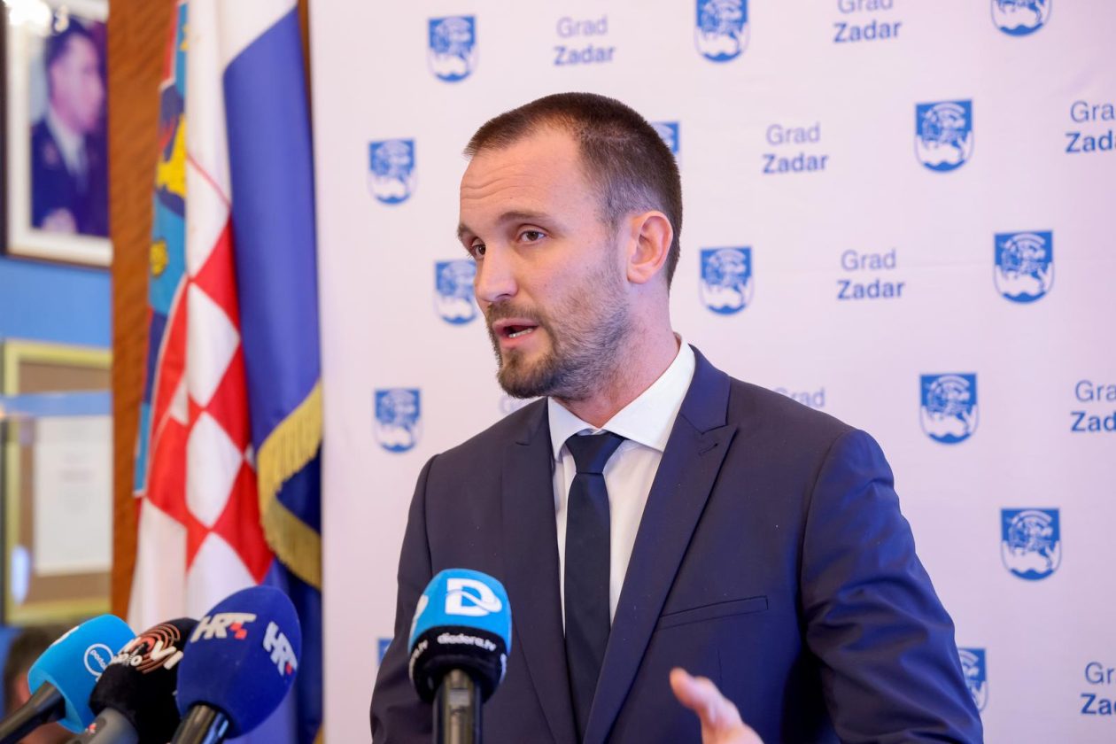 Zadar: Konferencija za novinare u Maloj vijećnici Grada Zadra