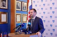Zadar: Konferencija za novinare u Maloj vijećnici Grada Zadra