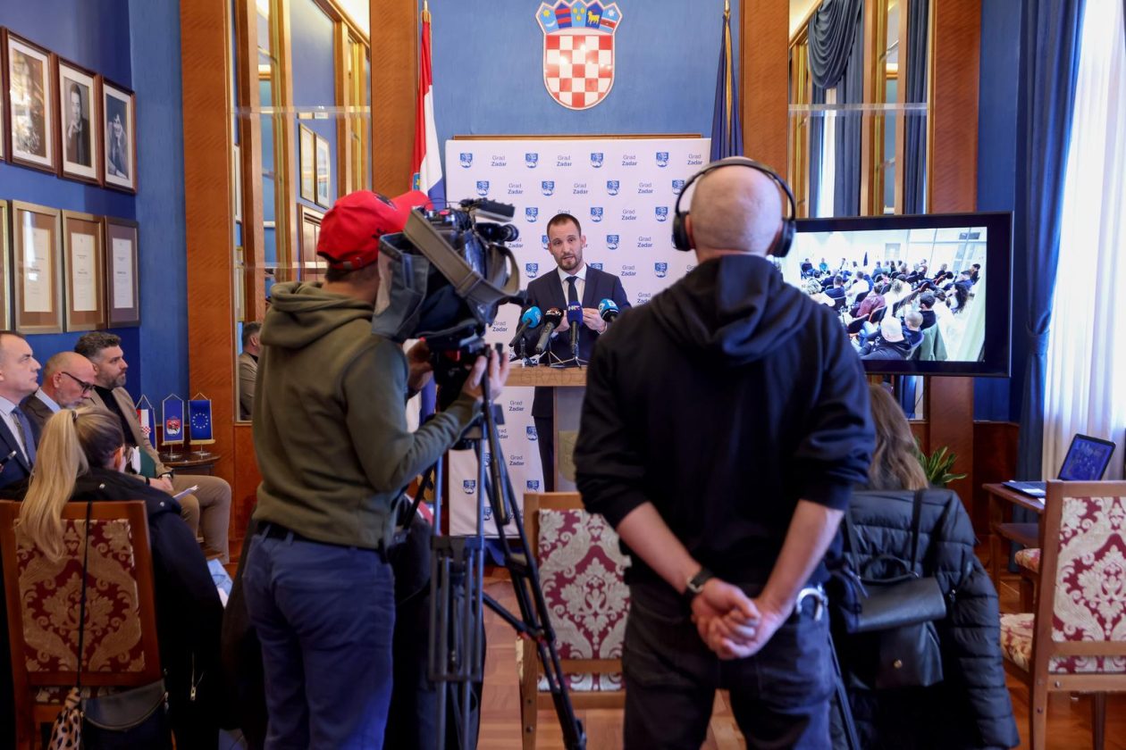 Zadar: Konferencija za novinare u Maloj vijećnici Grada Zadra
