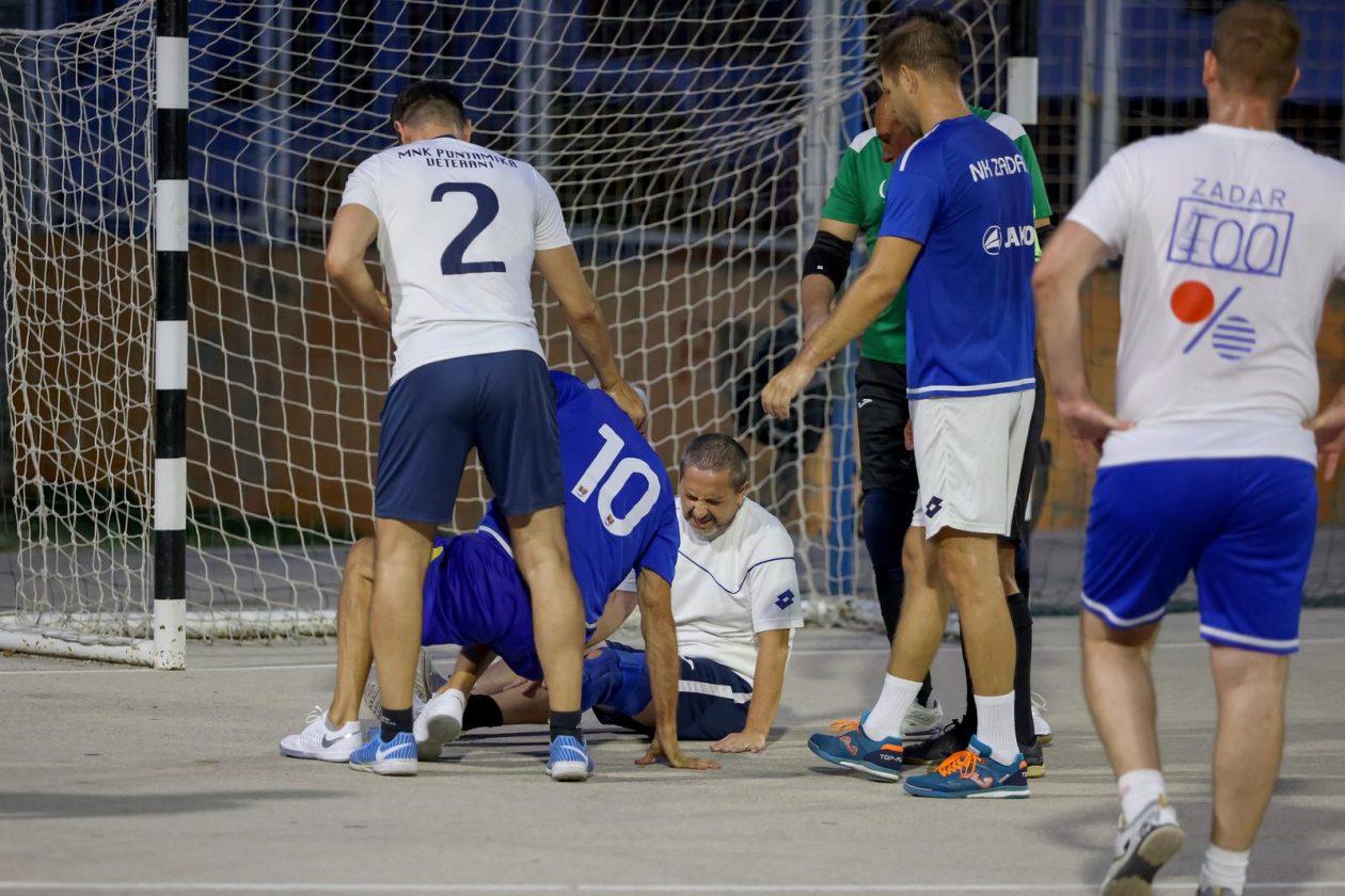 Zadar: Doktori i Poglavarstvo odigrali tradicionalnu malonogometnu utakmicu Zadar: Doktori i Poglavarstvo odigrali tradicionalnu malonogometnu utakmicu