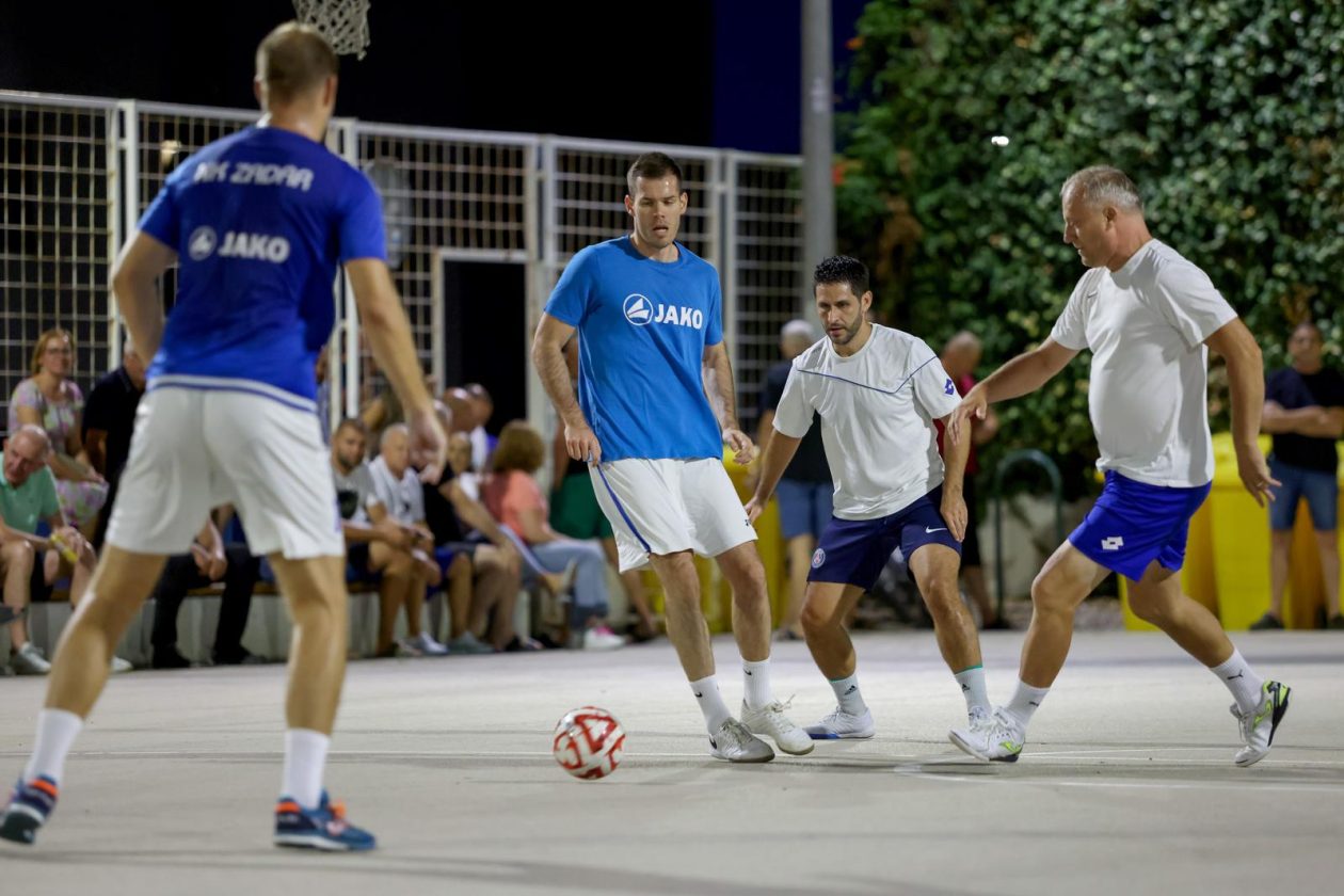 Zadar: Doktori i Poglavarstvo odigrali tradicionalnu malonogometnu utakmicu Zadar: Doktori i Poglavarstvo odigrali tradicionalnu malonogometnu utakmicu