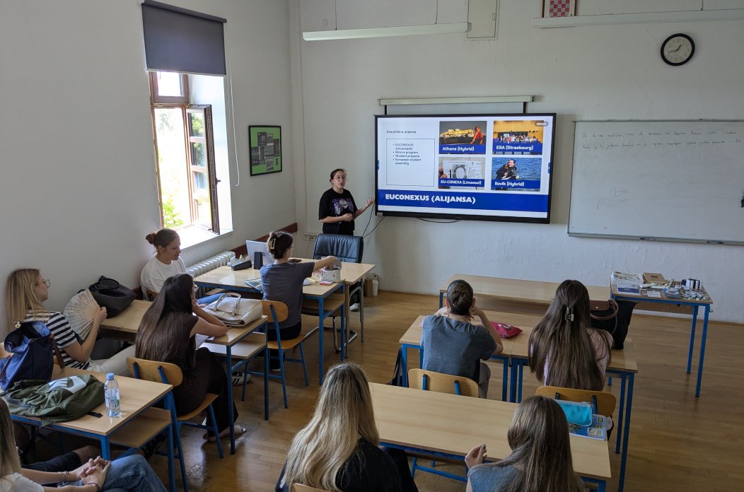 Gimnazija Vladimira Nazora u Zadru Gimnazija Vladimira Nazora u Zadru