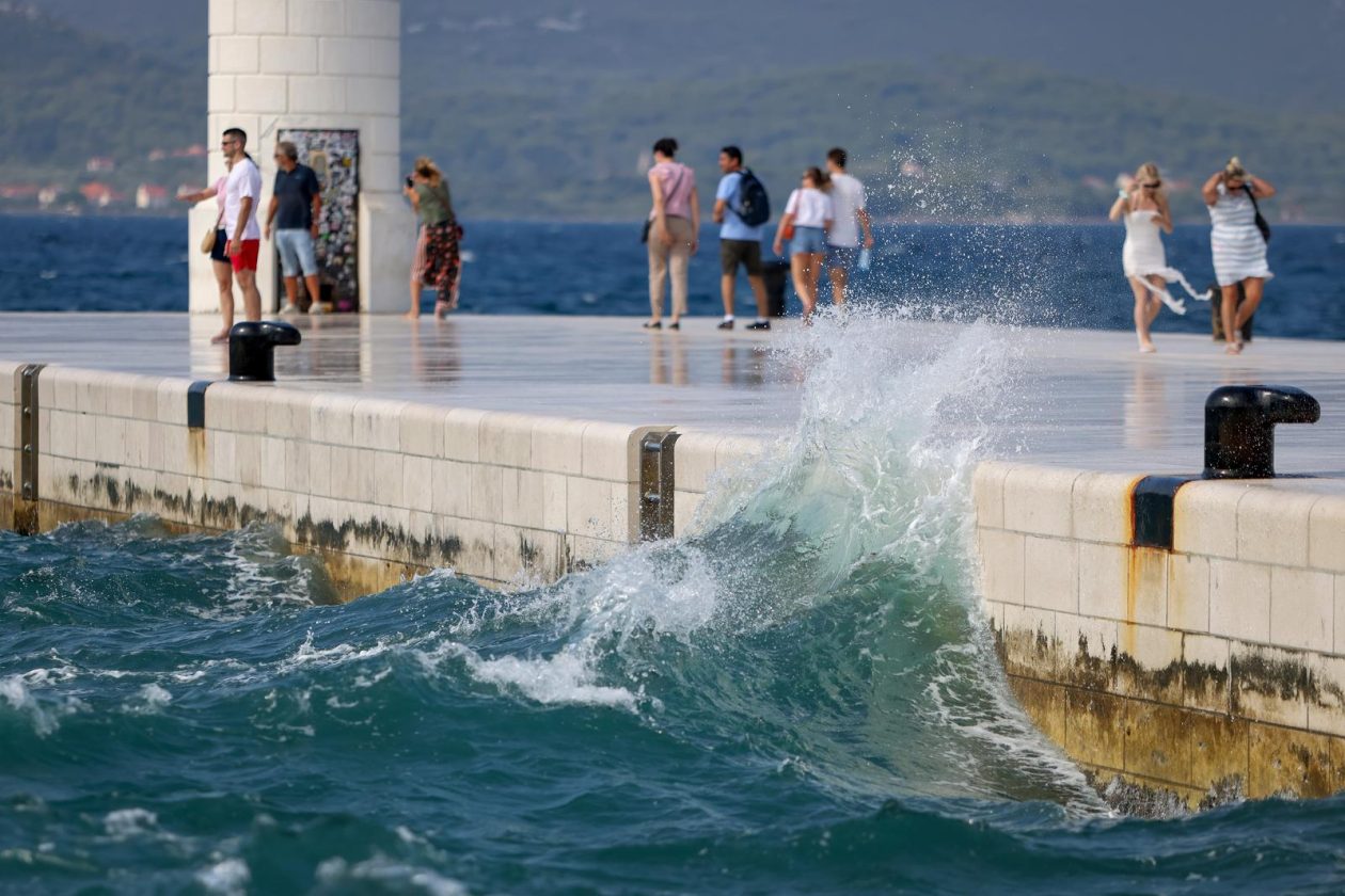 Jugo na zadarskoj rivi Jugo na zadarskoj rivi