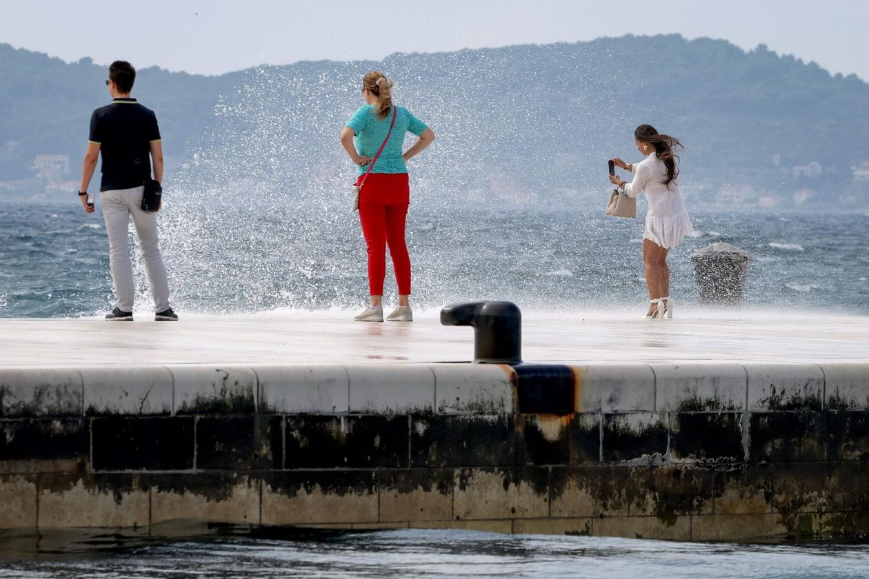 Jugo na zadarskoj rivi Jugo na zadarskoj rivi