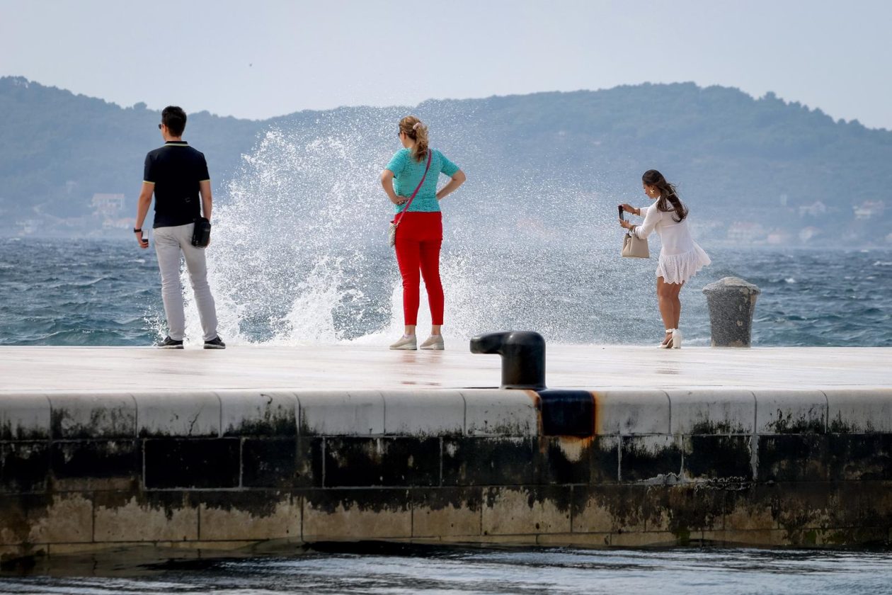 Jugo na zadarskoj rivi Jugo na zadarskoj rivi