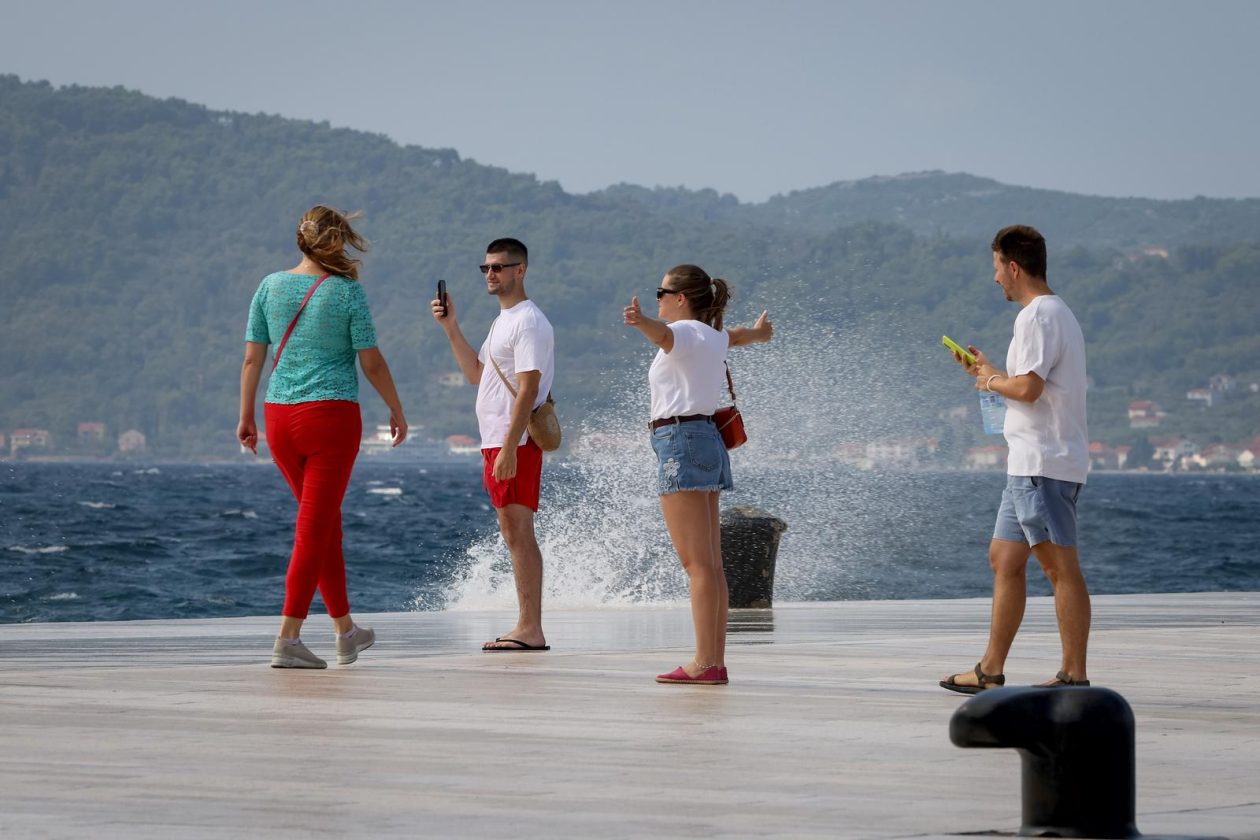 Jugo na zadarskoj rivi Jugo na zadarskoj rivi