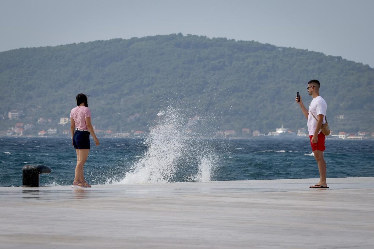 Jugo na zadarskoj rivi Jugo na zadarskoj rivi