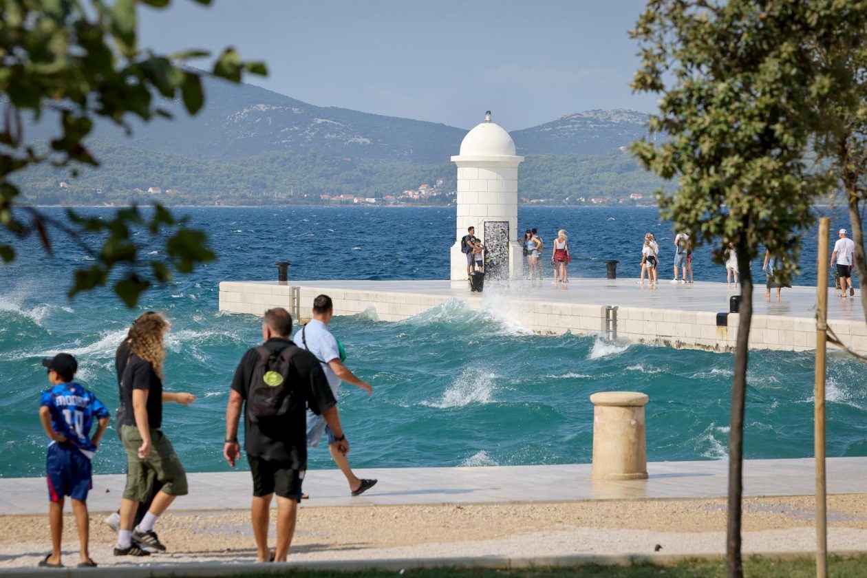 Jugo na zadarskoj rivi Jugo na zadarskoj rivi