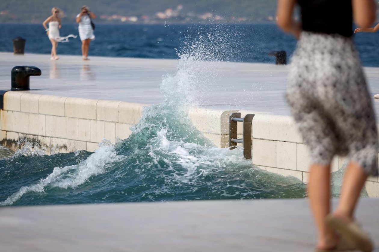 Jugo na zadarskoj rivi Jugo na zadarskoj rivi