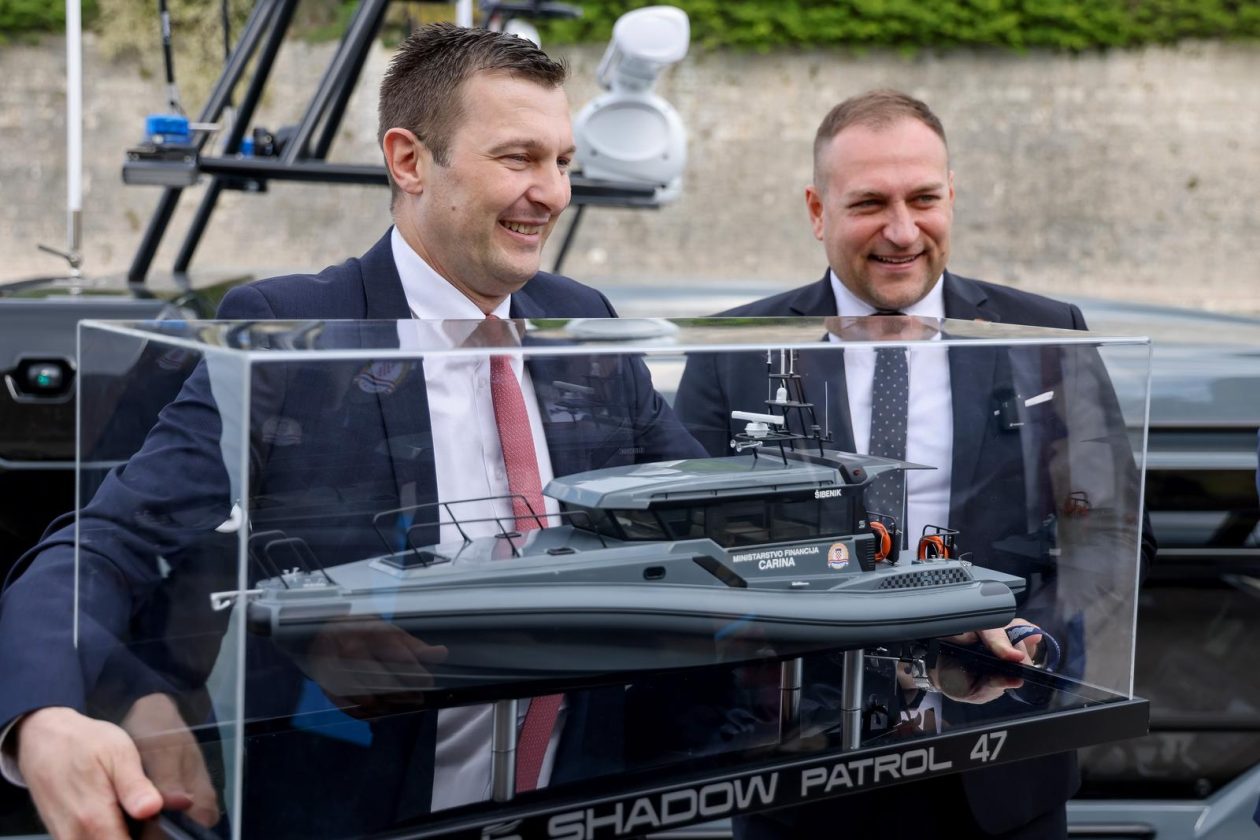 Predano plovilo Shadow patrol 47
