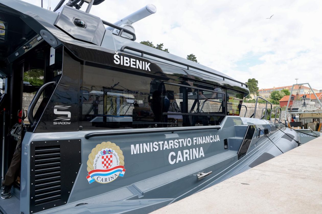 Predano plovilo Shadow patrol 47