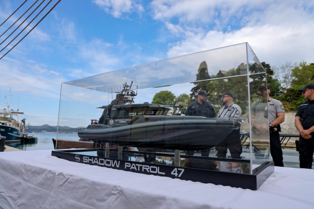 Predano plovilo Shadow patrol 47