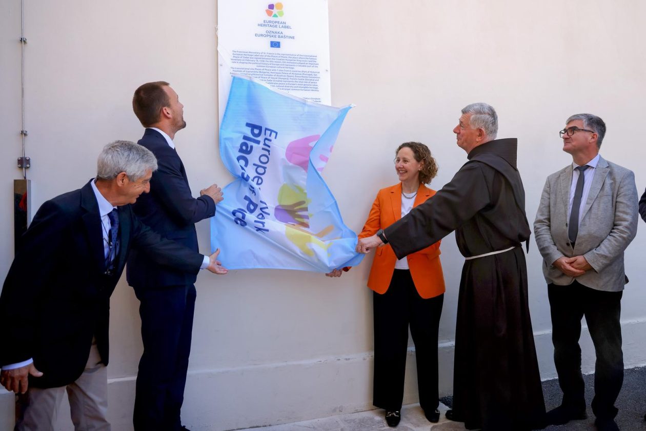 Oznaka europske baštine postavljena u samostanu sv. Frane Oznaka europske baštine postavljena u samostanu sv. Frane