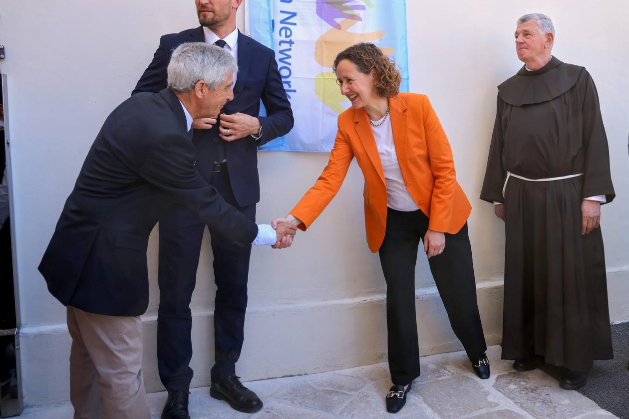 Oznaka europske baštine postavljena u samostanu sv. Frane Oznaka europske baštine postavljena u samostanu sv. Frane