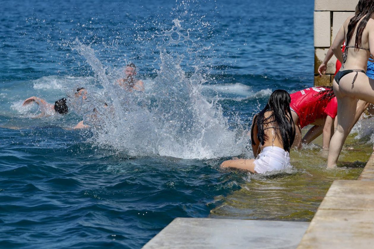 Zadar: Zadarski maturanti obilježavaju posljednji dan srednjoškolskog obrazovanja