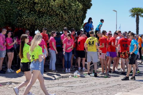 Zadar: Zadarski maturanti obilježavaju posljednji dan srednjoškolskog obrazovanja Zadar: Zadarski maturanti obilježavaju posljednji dan srednjoškolskog obrazovanja
