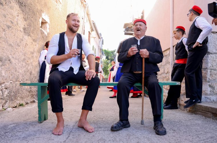 Hrvatska vaterpolo reprezentacija snimila kalendar u Sv. Filip i Jakovu