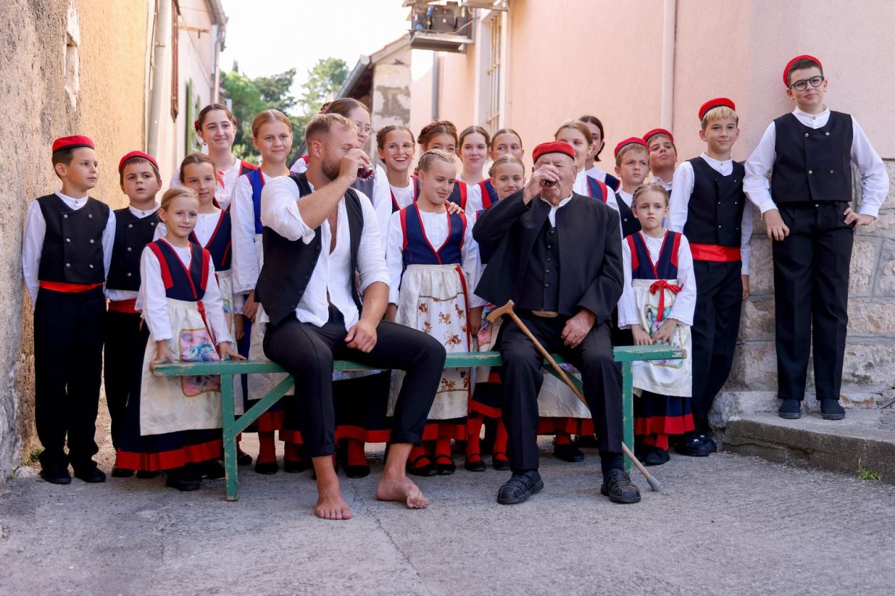 Hrvatska vaterpolo reprezentacija snimila kalendar u Sv. Filip i Jakovu