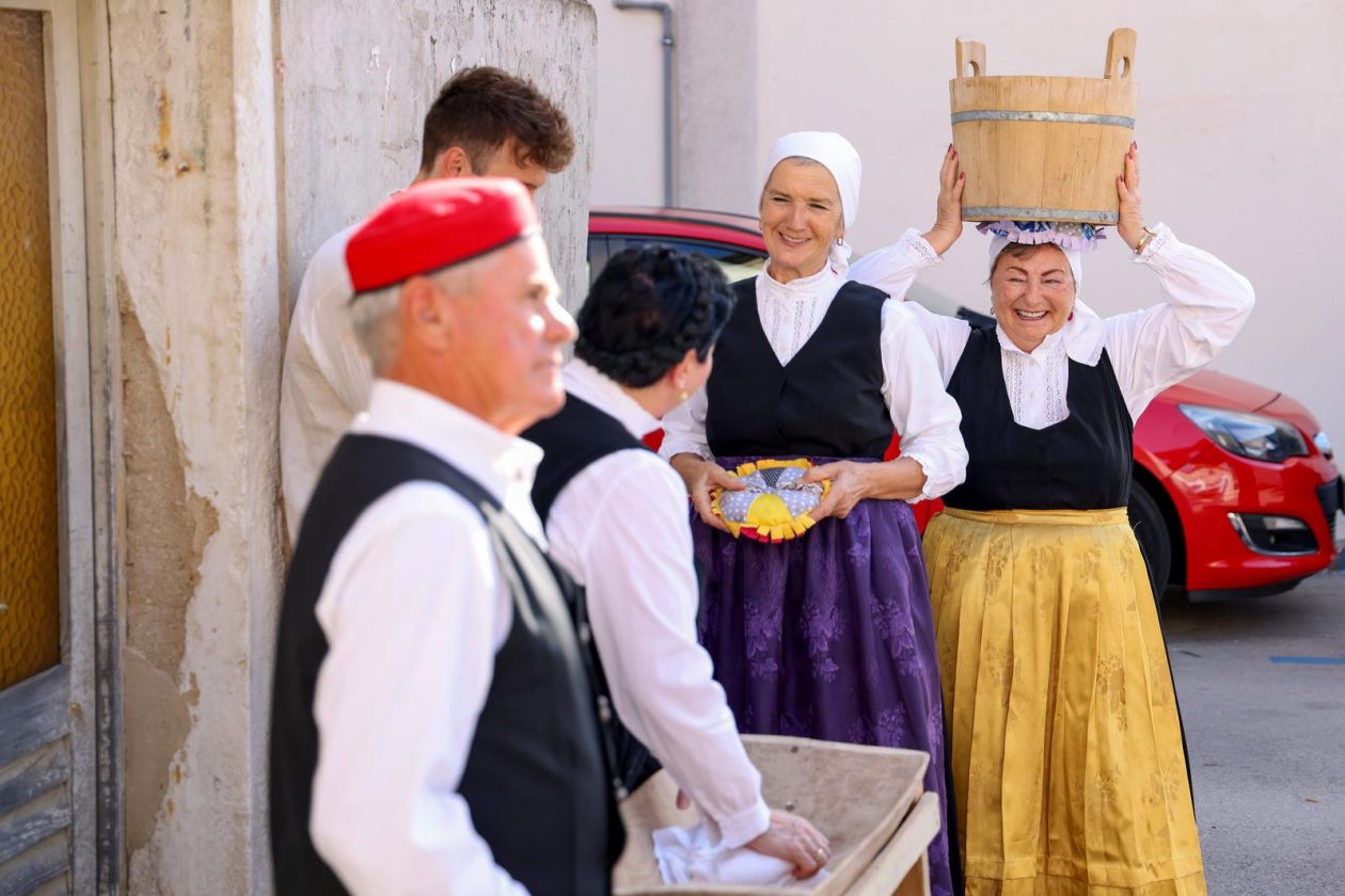 Hrvatska vaterpolo reprezentacija snimila kalendar u Sv. Filip i Jakovu