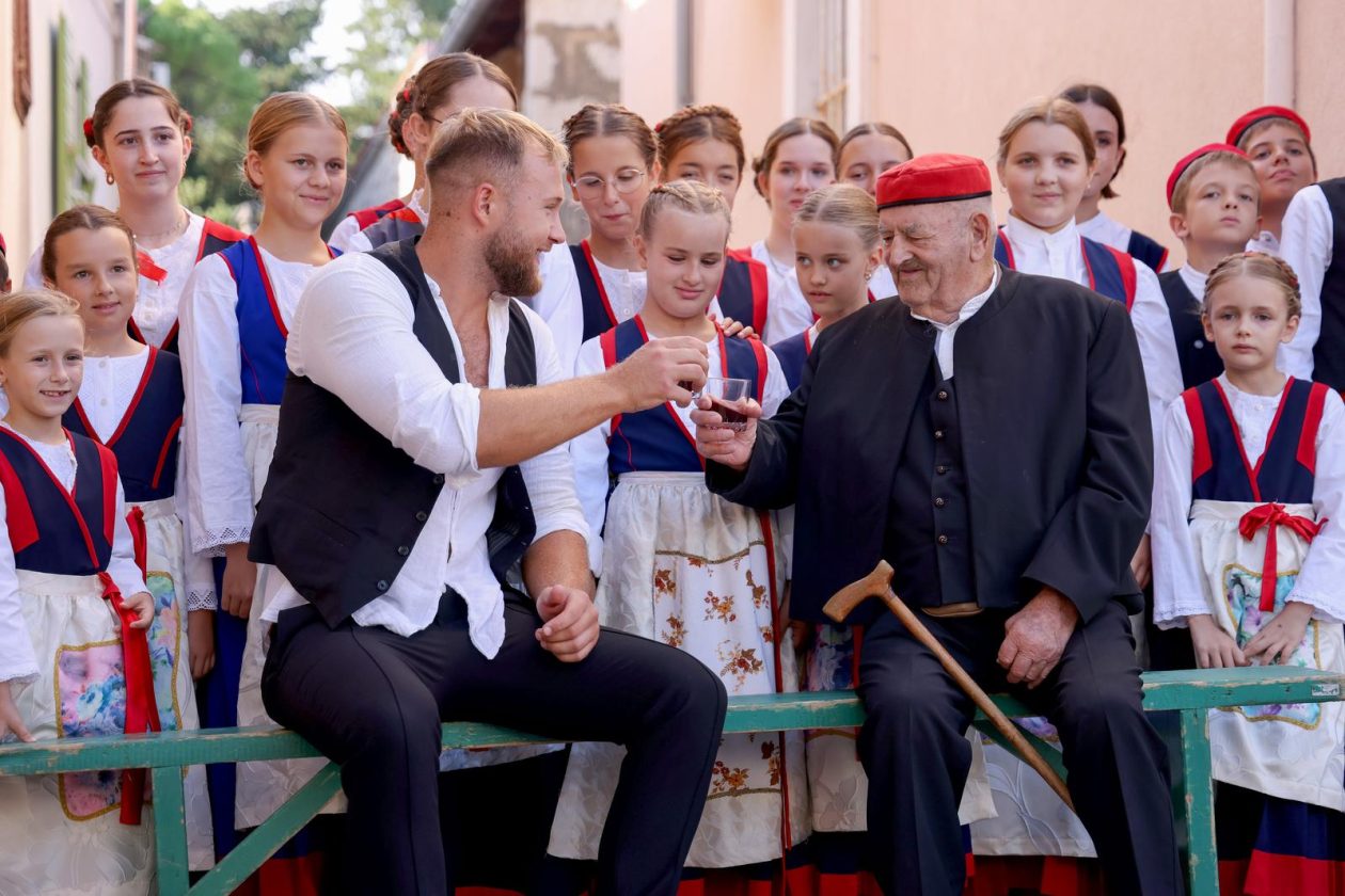 Hrvatska vaterpolo reprezentacija snimila kalendar u Sv. Filip i Jakovu