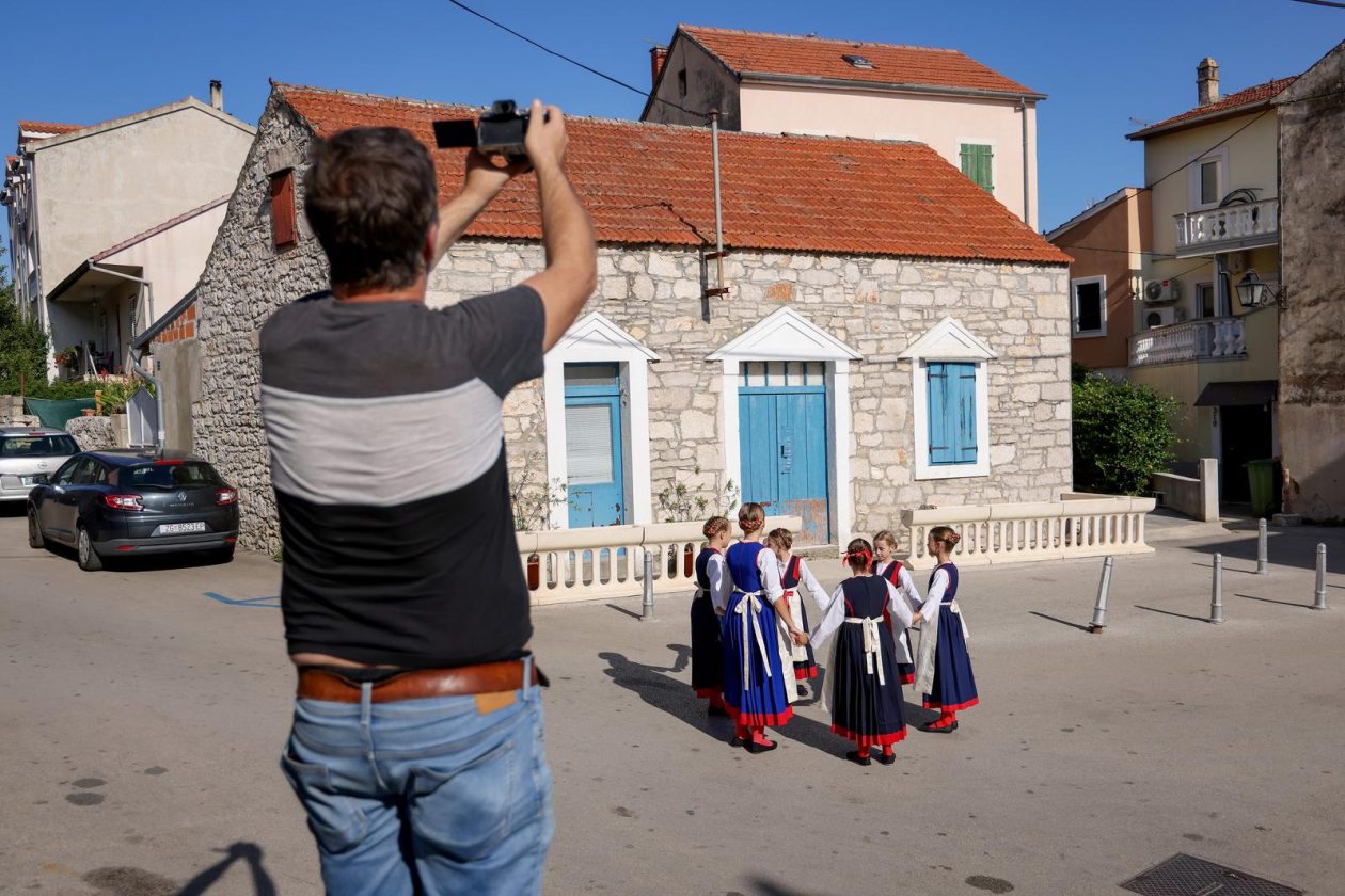 Hrvatska vaterpolo reprezentacija snimila kalendar u Sv. Filip i Jakovu