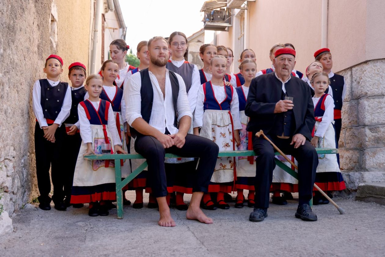 Hrvatska vaterpolo reprezentacija snimila kalendar u Sv. Filip i Jakovu