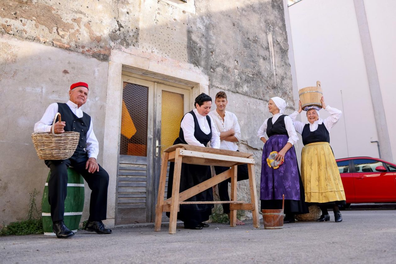 Hrvatska vaterpolo reprezentacija snimila kalendar u Sv. Filip i Jakovu