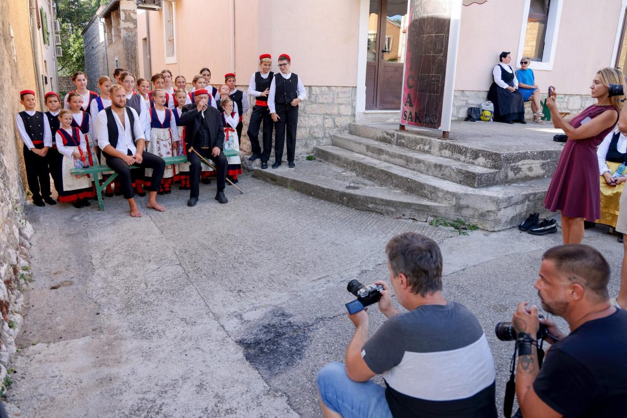 Hrvatska vaterpolo reprezentacija snimila kalendar u Sv. Filip i Jakovu