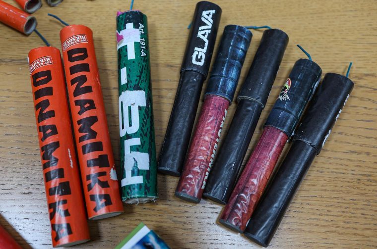 Konferencija za medije povodom provedbe operativne akcije Mir i dobro  petarde ilustracija