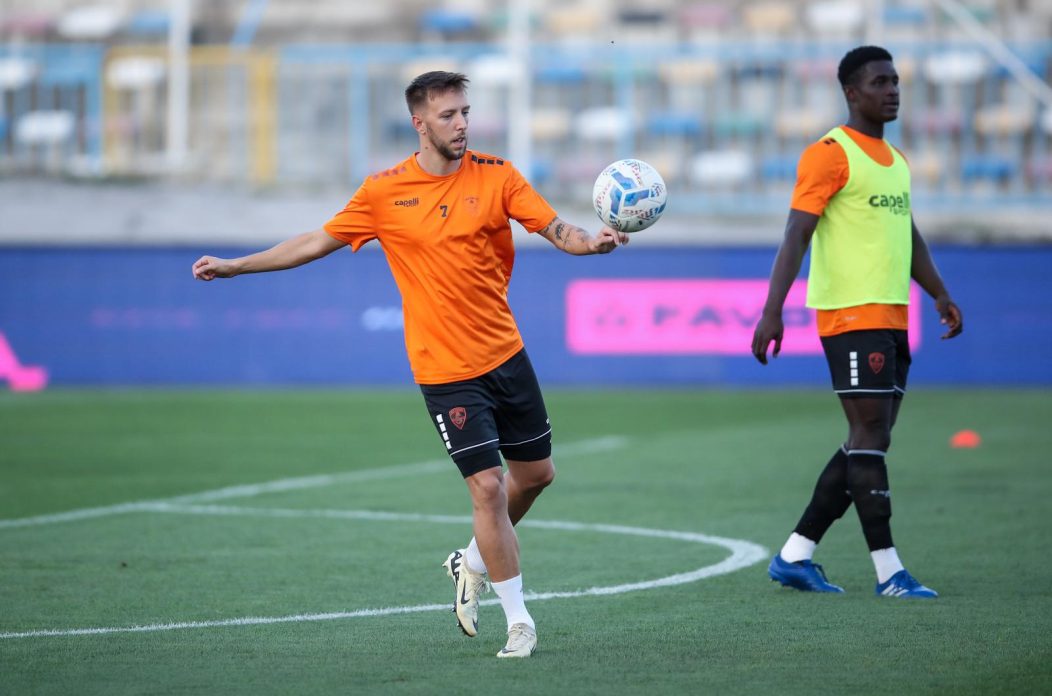 Zagrijavanje nogometaša Lokomotive i Šibenika prije početka utakmice 4. kola SuperSport HNL-a