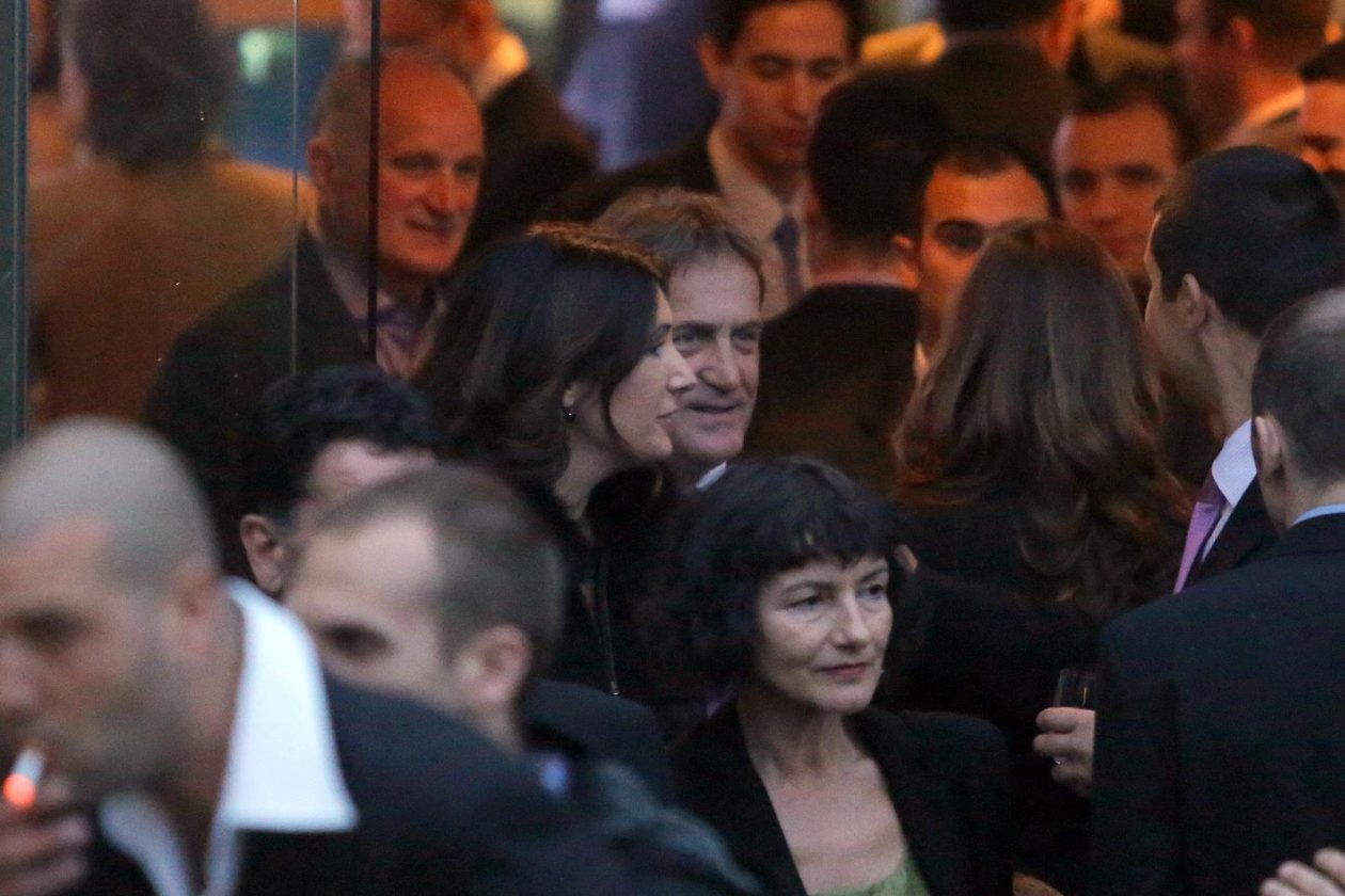 U svečanom ozračju, okružen obitelji, prijateljima i brojnim uglednicima, Ante Kalmeta, tada 25-godišnji sin zadarskog gradonačelnika i bivšeg ministra Božidara Kalmete, izrekao je sudbonosno „da“ svojoj odabranici