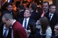 U svečanom ozračju, okružen obitelji, prijateljima i brojnim uglednicima, Ante Kalmeta, tada 25-godišnji sin zadarskog gradonačelnika i bivšeg ministra Božidara Kalmete, izrekao je sudbonosno „da“ svojoj odabranici