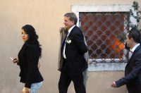 U svečanom ozračju, okružen obitelji, prijateljima i brojnim uglednicima, Ante Kalmeta, tada 25-godišnji sin zadarskog gradonačelnika i bivšeg ministra Božidara Kalmete, izrekao je sudbonosno „da“ svojoj odabranici