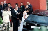 U svečanom ozračju, okružen obitelji, prijateljima i brojnim uglednicima, Ante Kalmeta, tada 25-godišnji sin zadarskog gradonačelnika i bivšeg ministra Božidara Kalmete, izrekao je sudbonosno „da“ svojoj odabranici