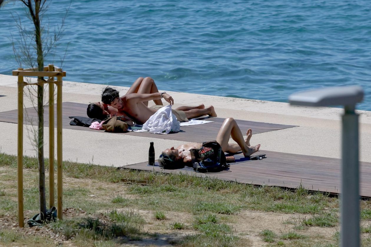 Zadar: Sve je više kupača na zadarskim plažama