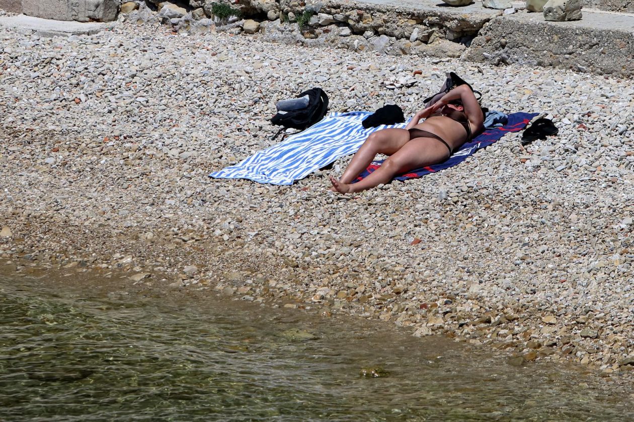 Zadar: Sve je više kupača na zadarskim plažama