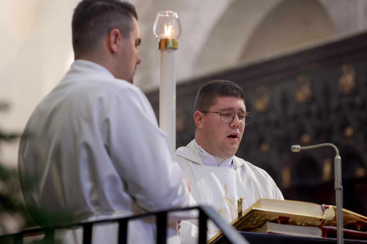 [FOTO] Zadarski nadbiskup Milan Zgrablić predvodio je svečano Božićno misno slavlje