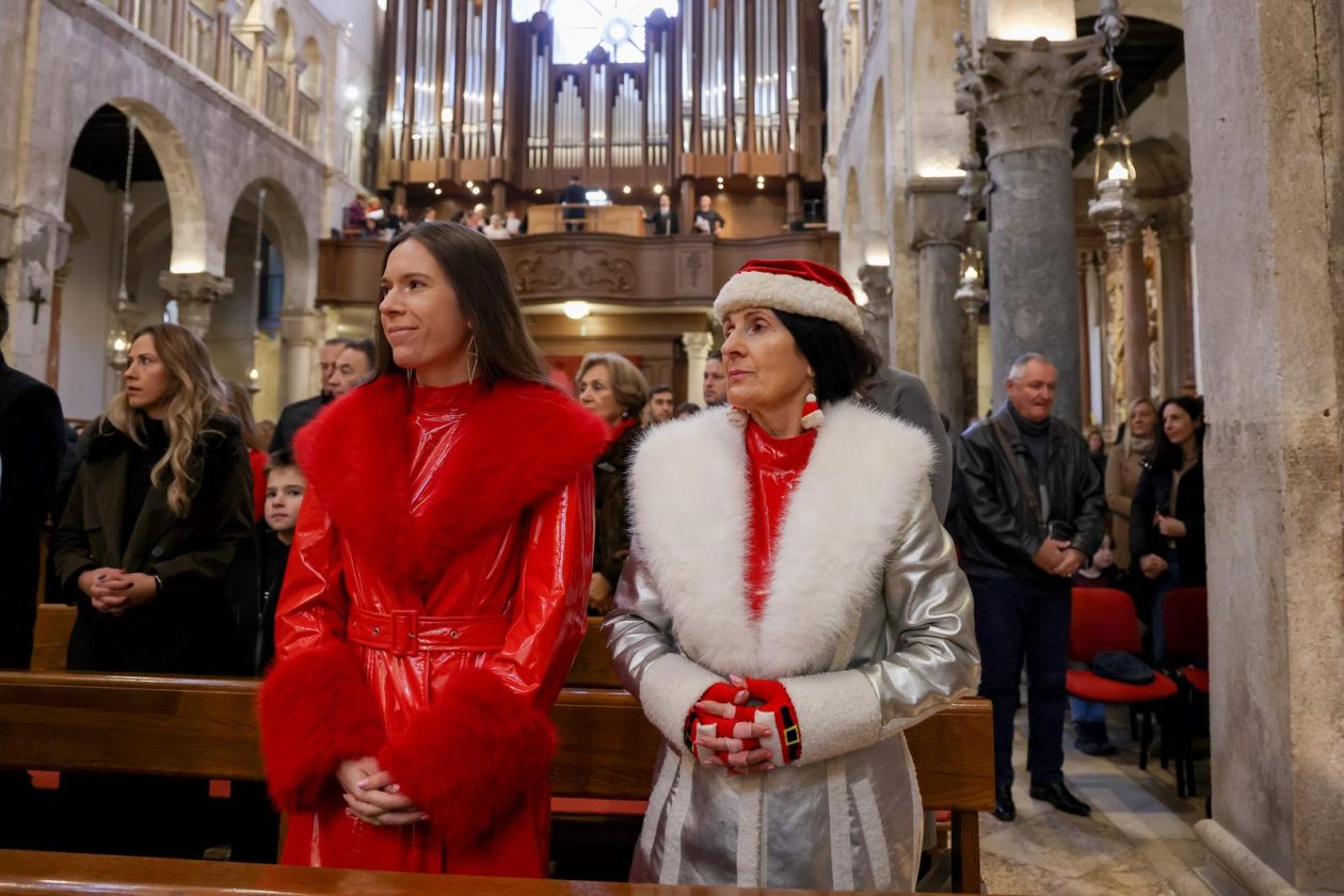 [FOTO] Zadarski nadbiskup Milan Zgrablić predvodio je svečano Božićno misno slavlje