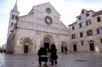 [FOTO] Zadarski nadbiskup Milan Zgrablić predvodio je svečano Božićno misno slavlje