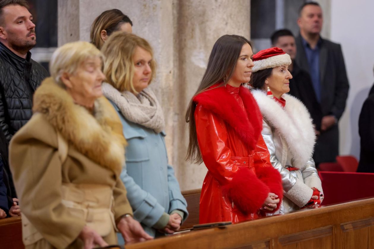 [FOTO] Zadarski nadbiskup Milan Zgrablić predvodio je svečano Božićno misno slavlje