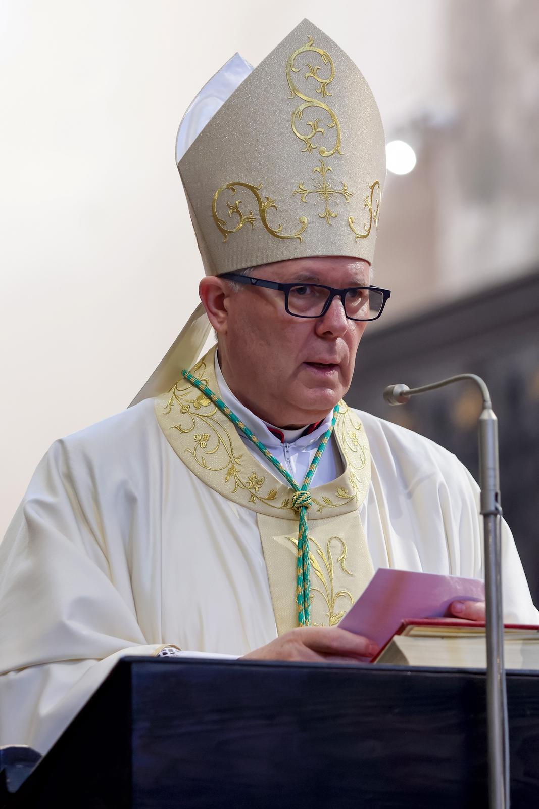 [FOTO] Zadarski nadbiskup Milan Zgrablić predvodio je svečano Božićno misno slavlje