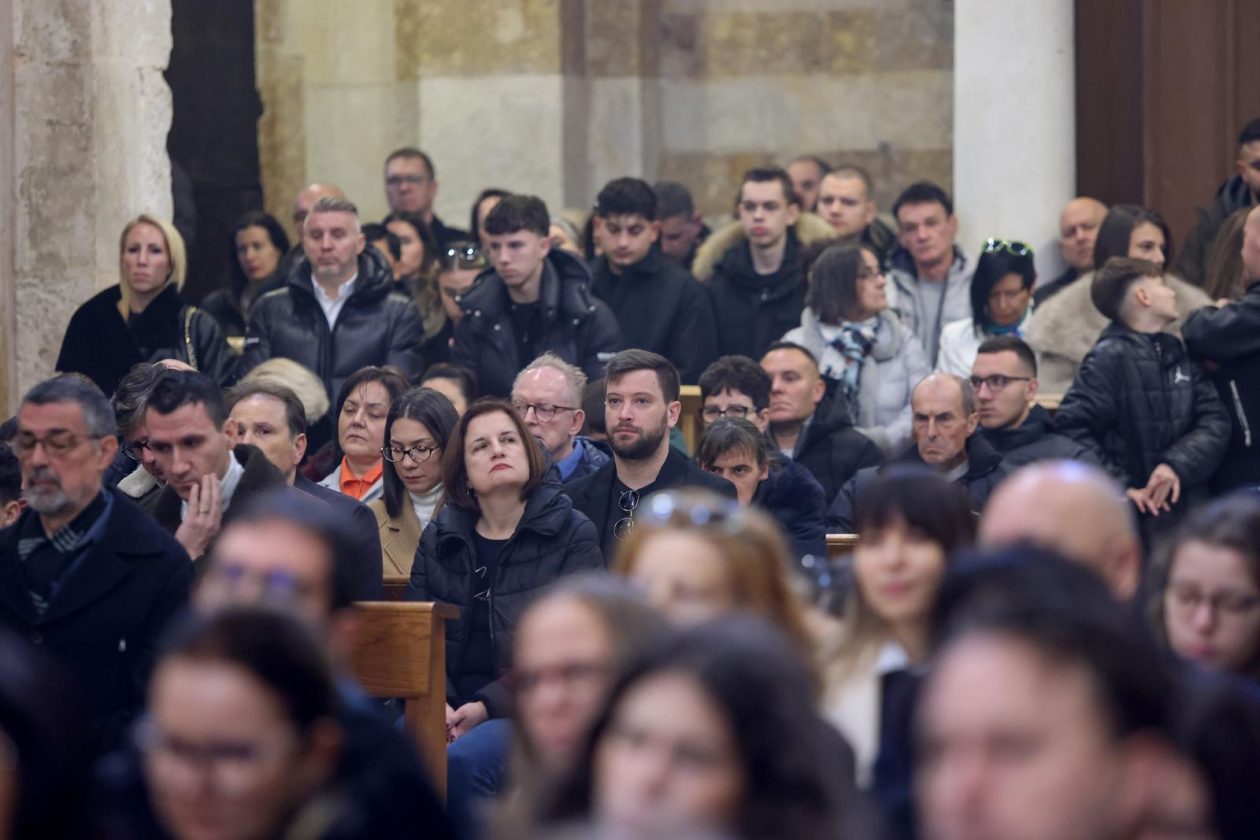 [FOTO] Zadarski nadbiskup Milan Zgrablić predvodio je svečano Božićno misno slavlje
