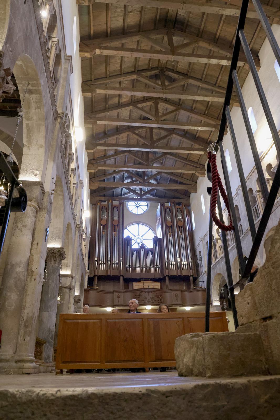 [FOTO] Zadarski nadbiskup Milan Zgrablić predvodio je svečano Božićno misno slavlje